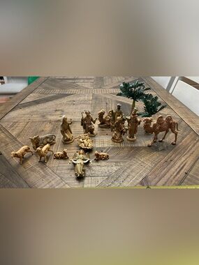 vintage Fontanini Depose Italy nativity figurines, likely from the 1980s